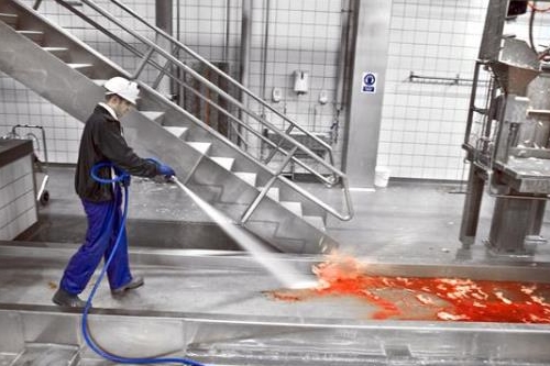 FNI cleaning of a slaughter house photo by danish crown